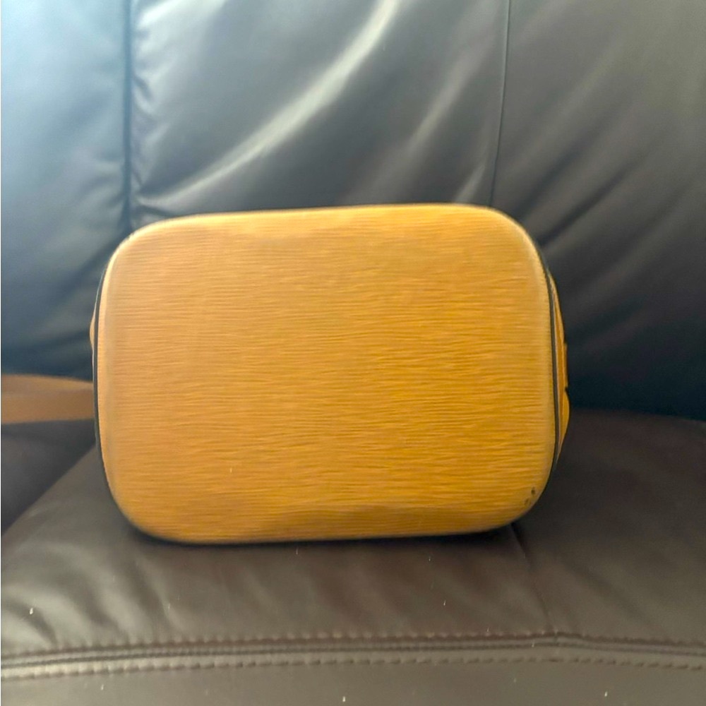 Boots N Bags EPI Leather Tan Bucket Bag - Picture 6 of 11